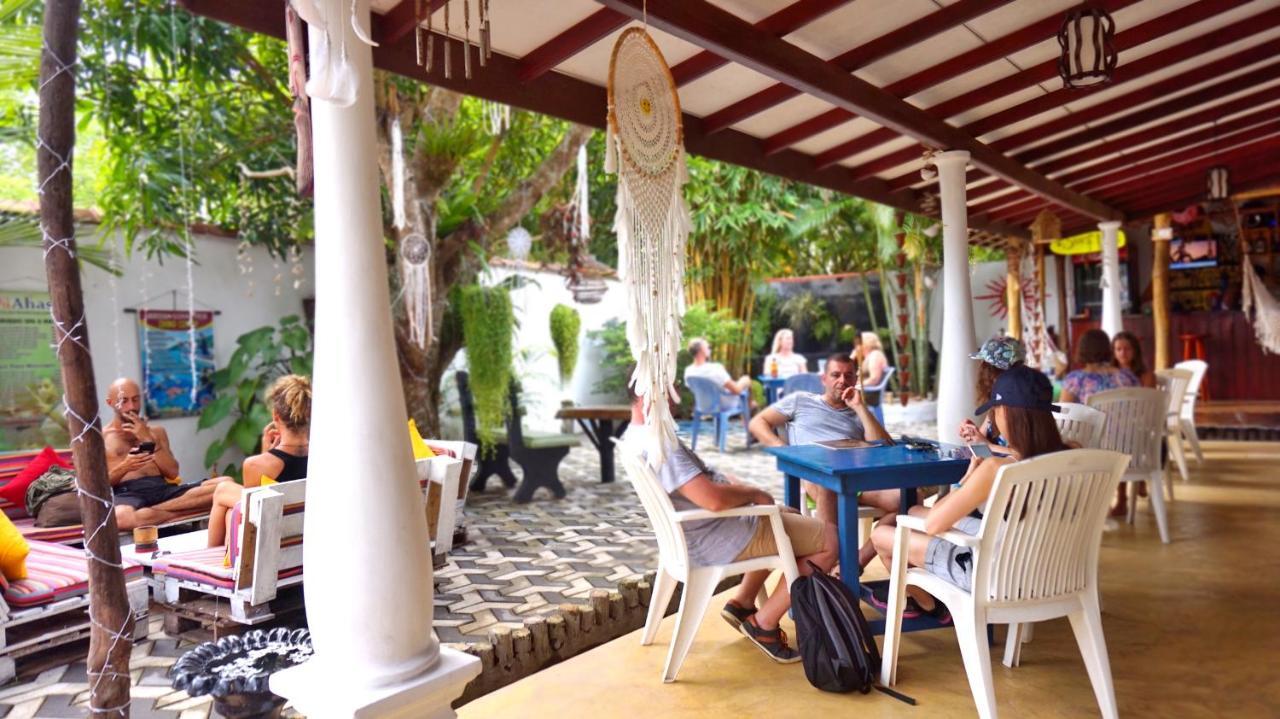 Boho Garden Guest House Mirissa Bagian luar foto